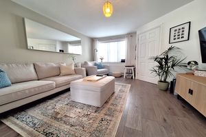 Lounge- click for photo gallery